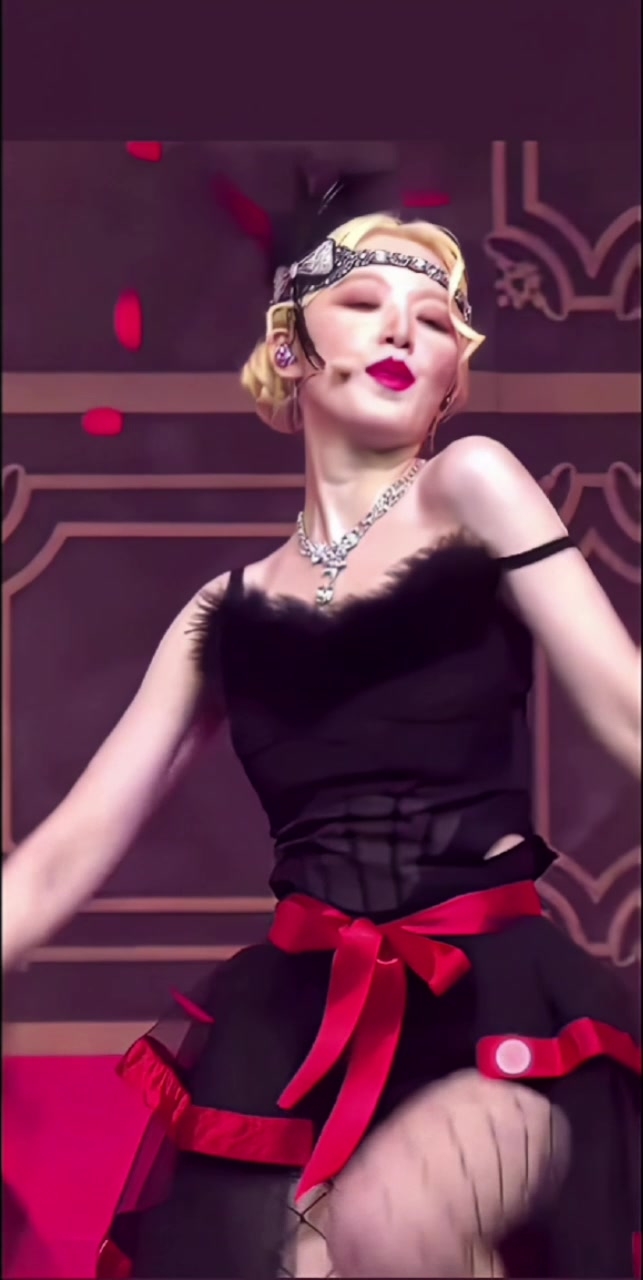 Thành viên nhóm nhạc nữ Hàn Quốc (G)I-DLE @叶书华 lộ thân khi nhảy