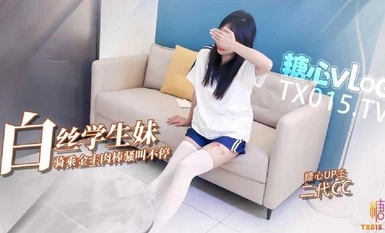 Gadis sekolah CC generasi kedua dengan kaki lembut dan stoking putih mempunyai kemahiran menunggang, suci dan penuh kasih sayang menghisap zakar keras, topless, kacau dalam lubang, diperah dan pancut, mencurah pada jalang