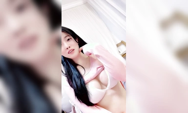 Xiaoguai muốn ngủ, một tiểu thư xinh đẹp với bộ ngực khủng, dáng người hoàn hảo và thanh tú, bộ ngực đẹp đỉnh cao và vẻ ngoài gợi cảm, quyến rũ.