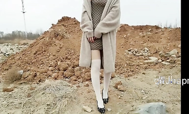 Exclusive appointment with the best good family god "sexydoll" - exposed at the outdoor construction site, more than 300 likes, continue to update