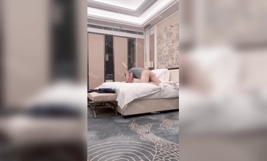 【人妻百態】溫柔人妻，生活中賢良淑德，綠帽產生了反差淫妻心理