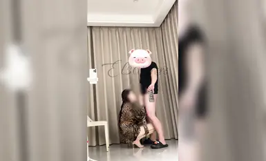 窮人女神富人母狗，推特超高顏值極品空姐【林綰綰】SVIP門檻1888福利，啪啪調教深喉毒龍被腳踩騷穴，母狗屬性拉滿了 (9)