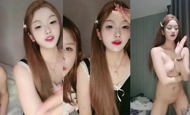 เทพธิดาผู้บ้าคลั่งแนะนำ "ชูเหม่ย" พาเพื่อนซี้ไปทะเลเพื่อเย้ายวนใจครั้งแรก! ไอ้นี่มัน! เธอมีรูปร่างที่ยอดเยี่ยมมีเก้าหัว ขาที่สวยงาม และบีบีสีชมพูที่ทำให้คุณเงี่ยน