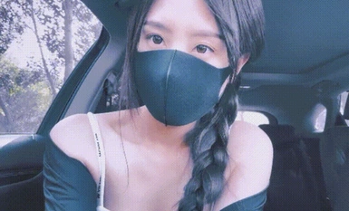 The sexy and contrasting little slut "HongKongCandy" has a secret date with her best friend and her boyfriend. It feels so exciting and refreshing. Who is more sexy between me and your girlfriend?