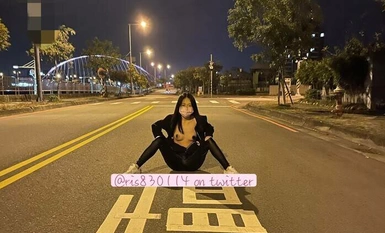 ในปี 2024 สาวงามจัดฟันชาวไต้หวัน [RayRay Rui Rui] ทวีตข้อดี เผยหน้าอกใหญ่ในซุปเปอร์มาร์เก็ต มีเซ็กส์ 3P สองง่าม ไม่ค่อยเห็นหน้า (2)