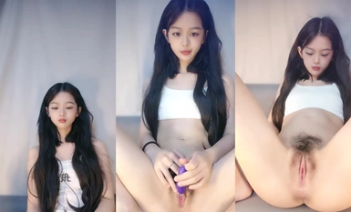 18歳のスクール美女「シャオイのソボボ」が艶めかしく踊って白汁漏らしオナニー(9)