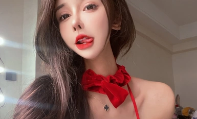 174cm tall figure with stunning beauty, goddess style socialite TS "Dai Xintong" and "Little Strawberry" essence collection comes to the home of an ignorant straight male athlete and blows it (1)