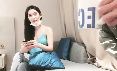 The high-faced young lady [Prince Tanhua] is a bit more showy. It’s the first time she’s so bright when having sex. I can’t show off. Yeah, be gentle. She has a slender body and long legs. She was banged by her brother in many positions on the bed, and she gasped again and again.