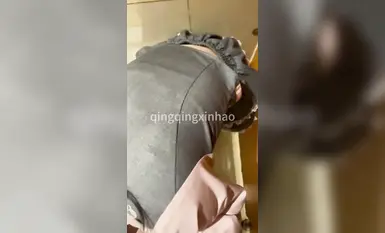 新しいアカウントで清純派の女子高生マスター「清清先輩」と特別な約束をしました。新任の女子高生は美しく着飾って、ベッドの上で汚い食事をした後、すぐに化粧を直します（2）。