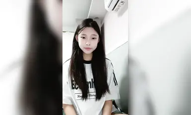 【小草莓真好吃】美乳大学生抠逼揉奶裸舞自慰(10)