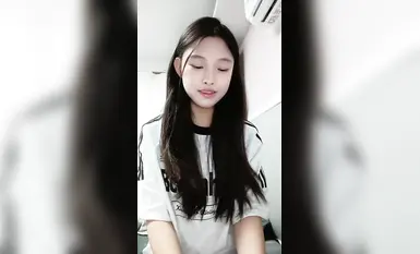 【小草莓真好吃】美乳大学生抠逼揉奶裸舞自慰(2)