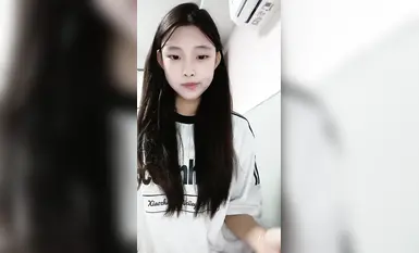 [Small strawberries are so delicious] A college student with beautiful breasts picks her pussy, rubs her breasts, dances naked and masturbates (2)