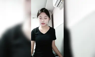 【小草莓真好吃】美乳大学生抠逼揉奶裸舞自慰(2)