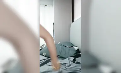 【小草莓真好吃】美乳大学生抠逼揉奶裸舞自慰(2)