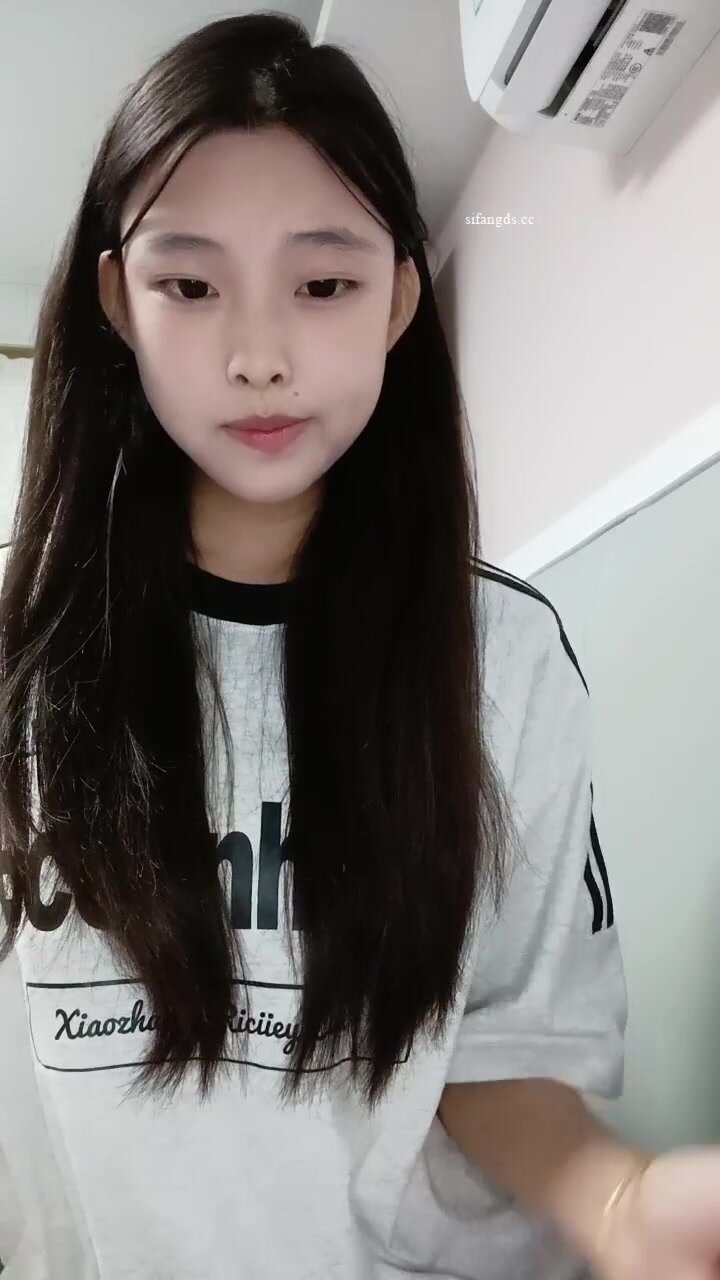 작은 딸기가 너무 맛있다] 가슴이 아름다운 대학생이 보지를 골라 가슴을 비비고 알몸으로 춤을 추며 자위를한다 (2) - AVJB