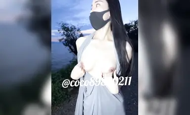 The nine-headed goddess "Coco" is exposed in a thrilling way. She is exposed to the extreme in the cinema. Her heartbeat is racing ~ Challenge to have a passionate collision with her little brother in the wild ~ (2)