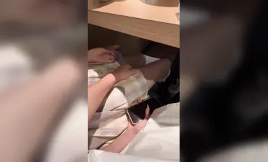 青春JK美眉【江南第一深情】别弄了我怎么像研究所的动物我不行了疼我想拉屎别跑我刚放进去不想弄了大半天吃完饭带回房间被无套输出