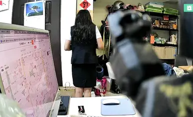 2024-04-23_台北家庭监控_[内衣内裤全裸]_妈妈洗澡_妹妹洗澡露一条线的鲍鱼_睡前换裤子