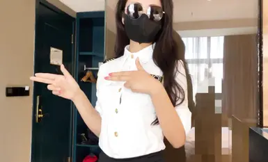 Bậc thầy hẹn hò cấp trần "Adeless2" tương phản với một cô công nhân cổ trắng trẻ tuổi gọi điện cho bạn trai và hỏi anh ta khi nào anh ta sẽ quay lại làm việc! Người chiến thắng trong cuộc đời cặp kè với người vợ cổ trắng Yu Jie ① (1)