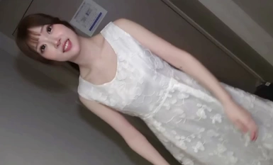 You pervert is too impatient! As soon as he brought the goddess into the house, he licked her wildly and penetrated her, which scared her. She hadn’t had sex for a long time and there was a lot of water! 170CM tall, long-legged fair-skinned goddess