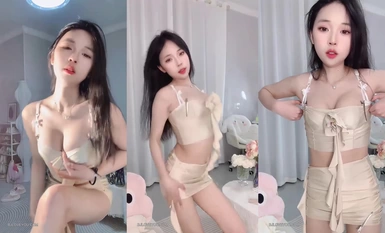 สมอสวย หน้าอกใหญ่ และดูดี