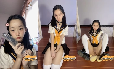 The innocent young lady who showed her face in 2004 [Pepper Seed] is the latest customized in September, various COS nude dances, props Ziwei spraying water, and sex with the financial owner (6)