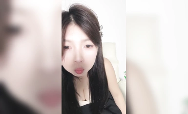 2024年9月，重磅！超美~白月光女神【兜兜】绝世容颜脱光抠逼~好激动~，这颜值让大哥们都硬了(1)