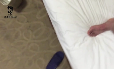 河南母狗反差婊子，鄭子欣在酒店被調教邊操邊高潮！