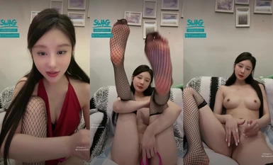 In September 2024, SWAG’s top goddess nuclear bomb recommends the super good-looking [Yina] 9 shows exclusively released on the entire network. The original beauty showed me her pussy, and it made me tremble! (8)