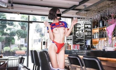 【深夜企划】极品模特【懂小姐】-世界杯性感足球宝贝火辣露出酒馆释放天性迷人娇躯勾引客人