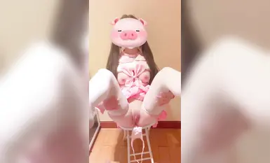 雙馬尾清純小蘿莉『兔咪』第一次嘗試被捆起來惹 好刺激…小母狗的騷b已經給爸爸翹起來了，被爸爸狠狠後入