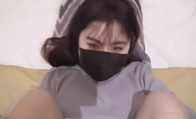 왜 당신의 자지는 당신의 심장만큼 부드러운가요? 스타킹의 아름다운 다리, 하이힐, 통통한 인물