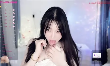 【Stripchat】超頂身材大眼甜妹女主播「HotHotXiXi」超魅惑舔舐假雞巴唾液四溢誘惑十足