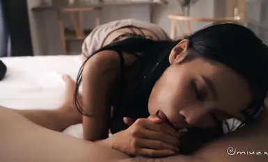 Cô bạn gái nóng bỏng của cô gái đĩ tương phản Việt Nam "Miuzxc" đã đánh thức tôi vào ban ngày và đụ tôi hai lần bằng thân hình gợi cảm của cô ấy. Tôi đã phải đụ cô ấy mạnh đến mức cô ấy phải túm lấy ga trải giường.