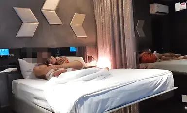 【情侣酒店偷拍】颜值高身材好叫声骚酒店床上干完接着在草逼专用椅上继续输出视觉盛宴(5)