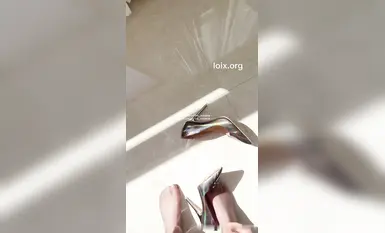 太ったお尻を持つ人気のネット有名人 @olive_emmm の新しいプライベート写真 6 セット - サスペンダー スカート (2)