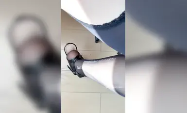 Popular Internet celebrity with fat butt @olive_emmm 6 new sets of private photos - windbreaker, waist and garter stockings (1)