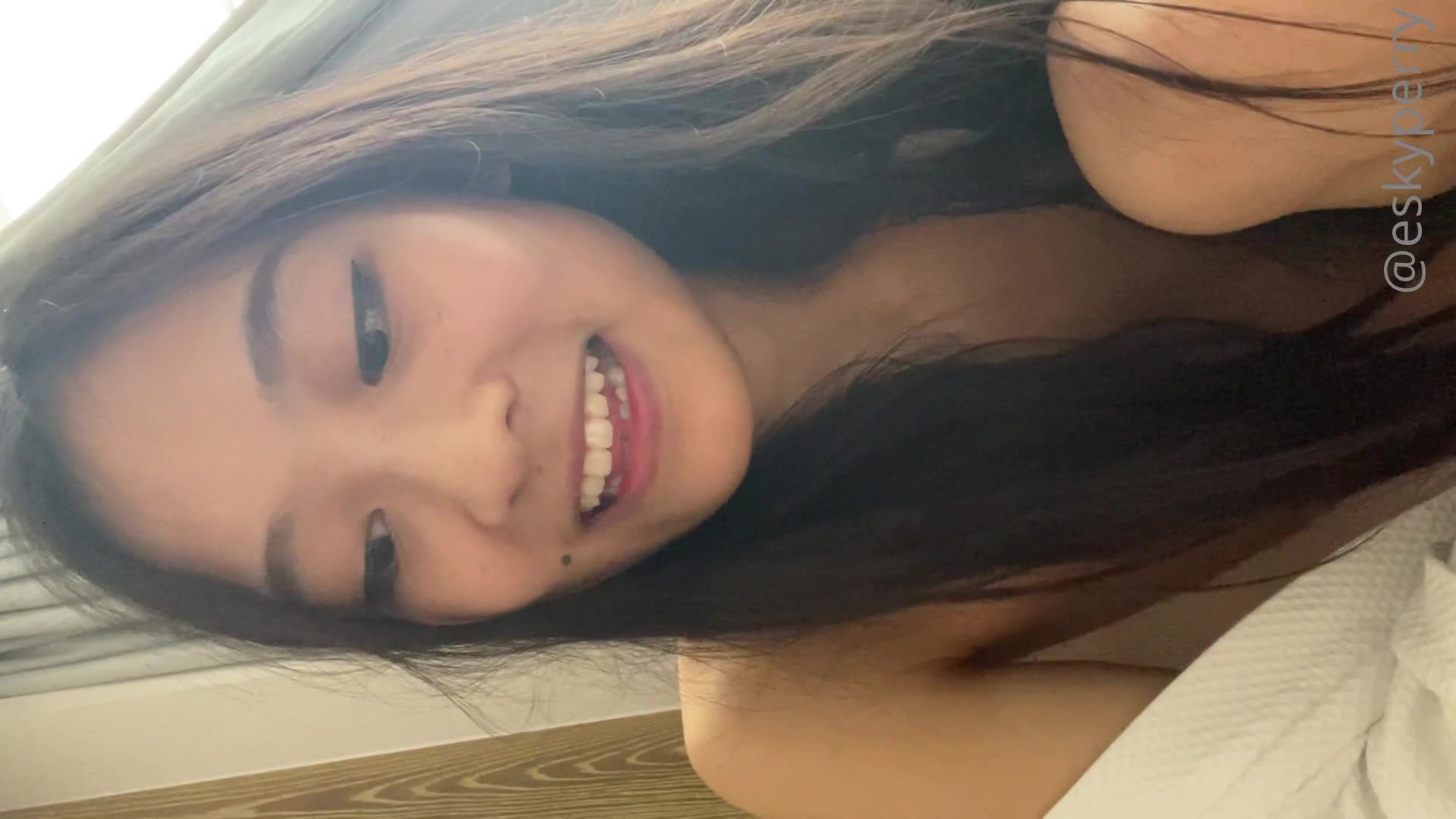 Thai-Chinese female model Perry OF Thai-Chinese contrast shows her face  in daily life in large-scale private filming BDSM for both men and women  and plays in private (3) -AVJB