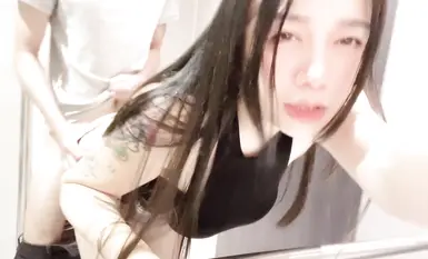 [Sister collecting semen] Taiwan's most charming and busty beauty "嫚嫚" seduces passers-by and goes to public toilets to fight on the toilet with a woman on top, a semen-extracting tool, to release her carnal desires