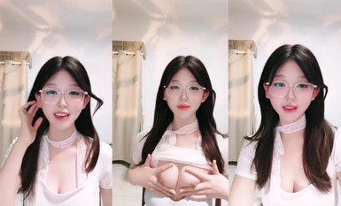 The most beautiful girl in the world~ [Contrast female college student] How can she be so pure, I masturbated (1)