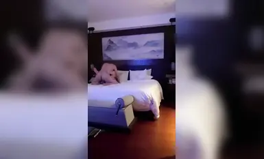 Libu-libong tao ang sumasamba sa dakilang diyos na "Pirate Captain", ang pinakabagong mainit na pribadong shoot noong Enero_Ang pinakamahusay na diyosa ay sumakay nang ligaw_Cum sa loob at labas ng floor-to-ceiling window_HD 1080P bersyon 1 (21)