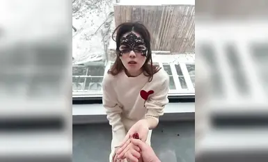 Super leaked leaked view of white-collar beauty [Sun M Yao] being kept by a perverted rich second generation in a hot spring hotel on vacation, selfie selfie sex SM video (2)