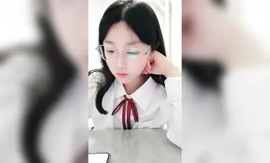 2024年12月新人學生妹【小肉肉】，一股清流，眼鏡反差嫩妹，讓人眼前一亮，初戀風純欲臉大尺度全脫！ (2)