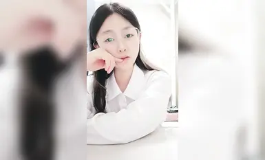 2024年12月新人學生妹【小肉肉】，一股清流，眼鏡反差嫩妹，讓人眼前一亮，初戀風純欲臉大尺度全脫！ (7)