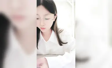 2024年12月新人學生妹【小肉肉】，一股清流，眼鏡反差嫩妹，讓人眼前一亮，初戀風純欲臉大尺度全脫！ (7)