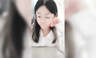 2024年12月新人學生妹【小肉肉】，一股清流，眼鏡反差嫩妹，讓人眼前一亮，初戀風純欲臉大尺度全脫！ (7)