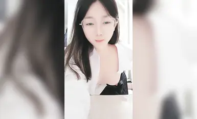 2024年12月新人学生妹【小肉肉】，一股清流，眼镜反差嫩妹，让人眼前一亮，初恋风纯欲脸大尺度全脱！ (8)