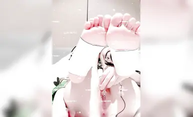 超嫩 露臉卡哇伊小蘿莉母狗【小雯寶寶 (幼凜) 】長得越乖 玩的越嗨，輕輕一操就哼哼唧唧的一使勁兒感覺就操破了一樣 (1)