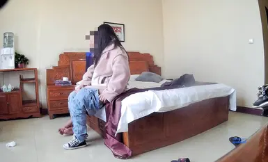 2024年12月【私房原创自拍】西安某翻译学院大四学生，强推入手不戴套操，全程哭泣，个子是真高，172身高(2)