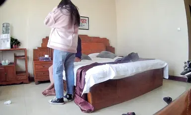 2024年12月【私房原创自拍】西安某翻译学院大四学生，强推入手不戴套操，全程哭泣，个子是真高，172身高(2)